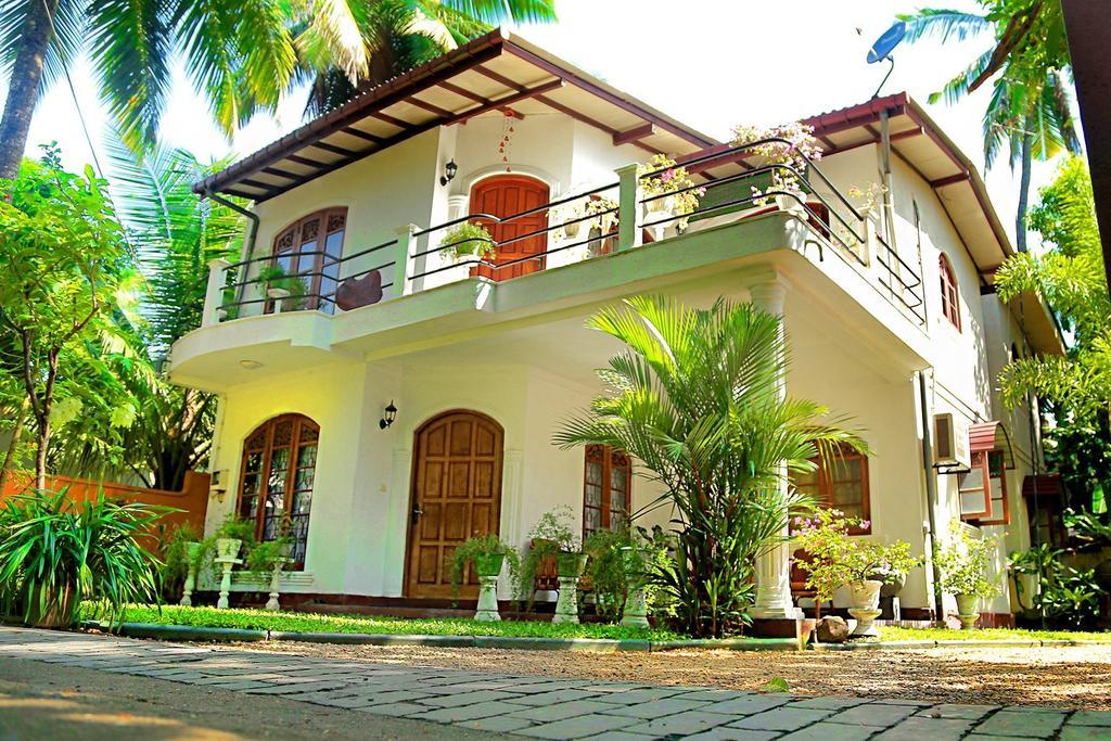 Holiday Nest Bed & Breakfast Wadduwa Exterior photo