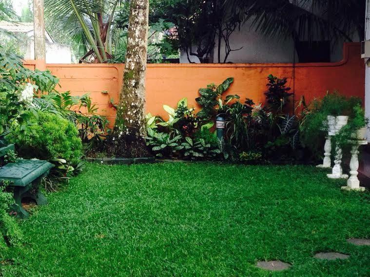 Holiday Nest Bed & Breakfast Wadduwa Exterior photo